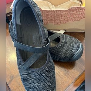 Keen hush knit shoes size 7.5